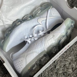 White Men’s Nike Air Vapormax Flyknit 2